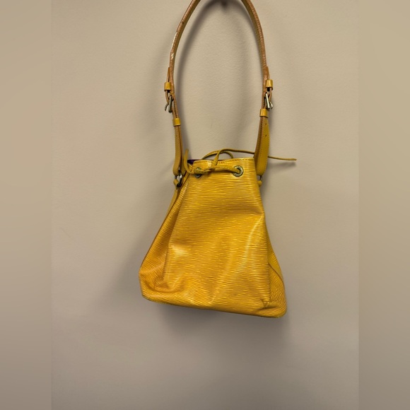 Louis Vuitton Yellow Epi Leather Shoulder Bucket Bag with COA - Picture 1 of 11